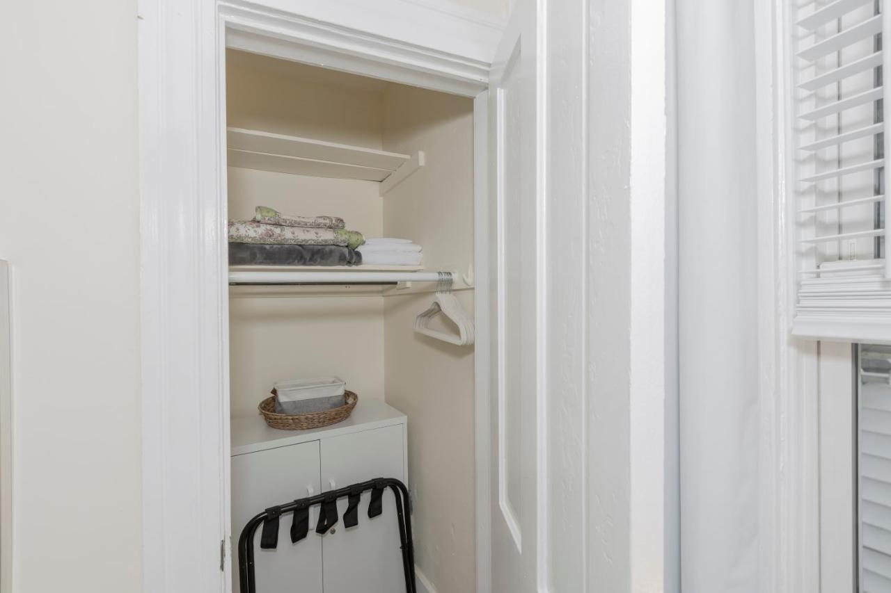 In The Heart Of Little Italy! Free Parking! Apartment Cleveland Exterior foto